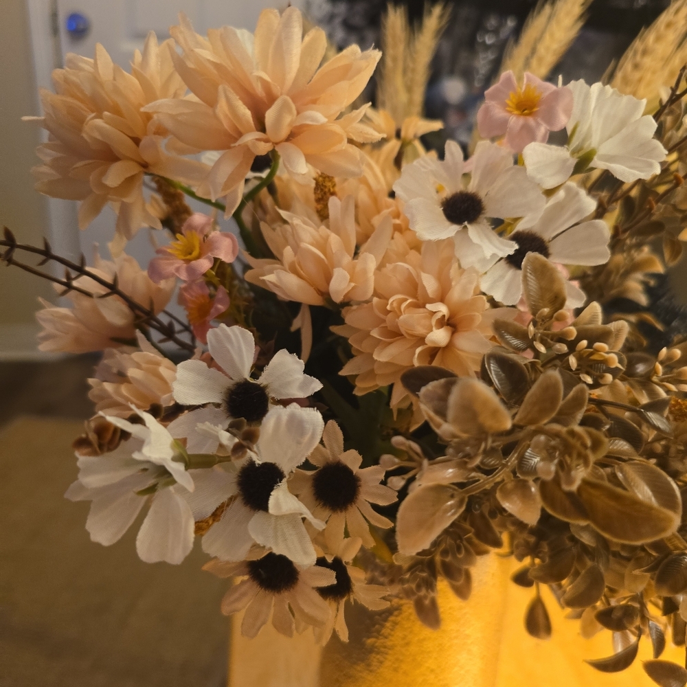 Ashland Faux Floral Arrangement in Cream and White (Green)